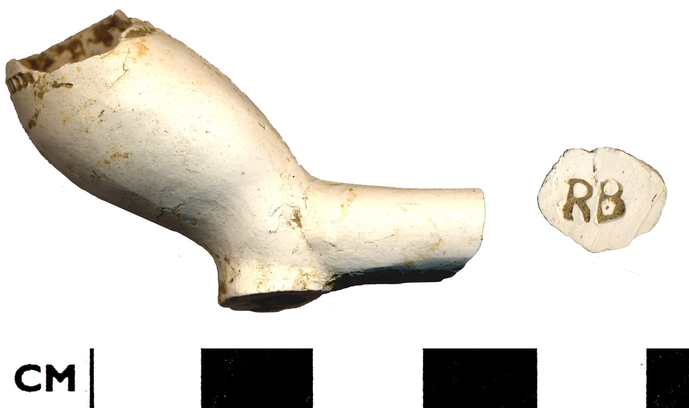 Small white clay pipe bowl with a broad flat heel, shown beside a separate view of the heel stamped with the letters RB