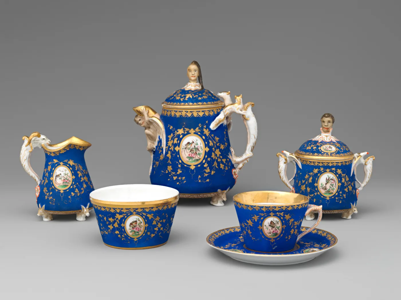 American porcelain tea set of 1876 with a deep blue ground, gilding and figural finials