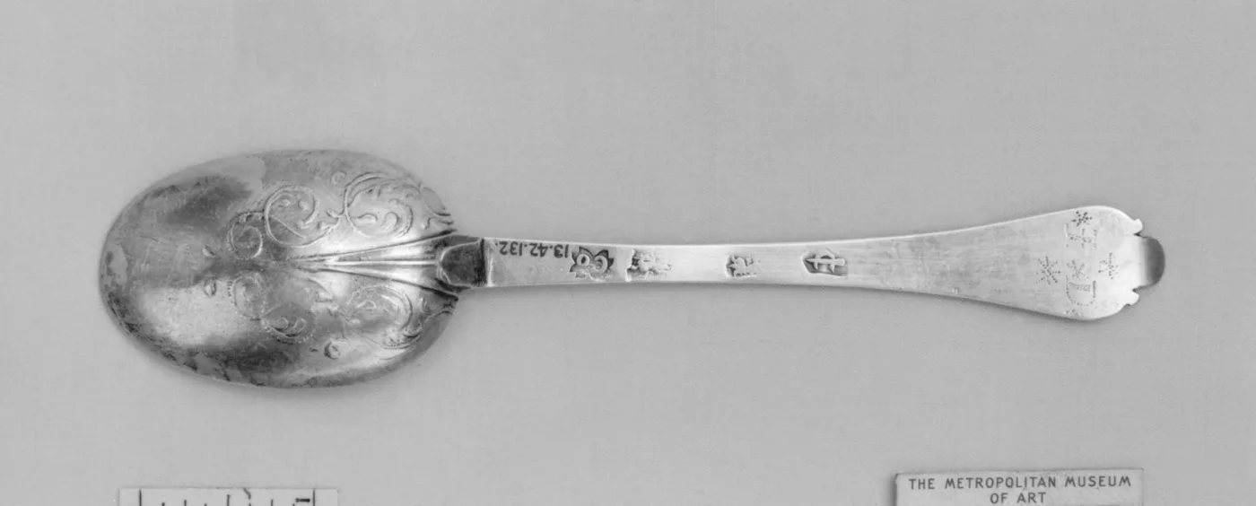 Back of an English silver trifid spoon of 1698, showing the notched terminal, a rat-tail down the bowl and four hallmarks struck in a line on the stem